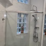 Blue Garden - Charming Townhouse بيت للعطل