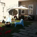 بيت للعطل Blue Garden - Charming Townhouse *