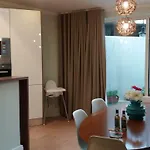 بيت للعطل Blue Garden - Charming Townhouse